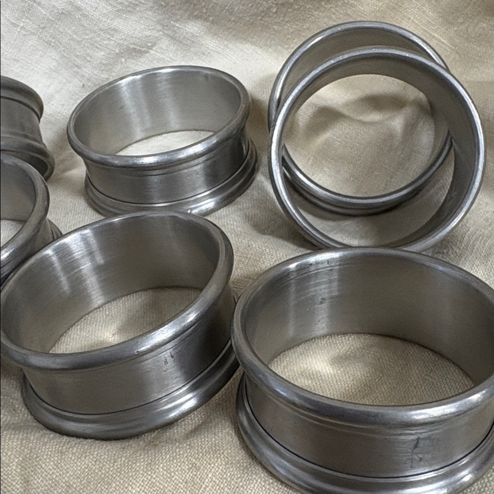 Set of Pewter Napkin rings - Picture 2 of 2